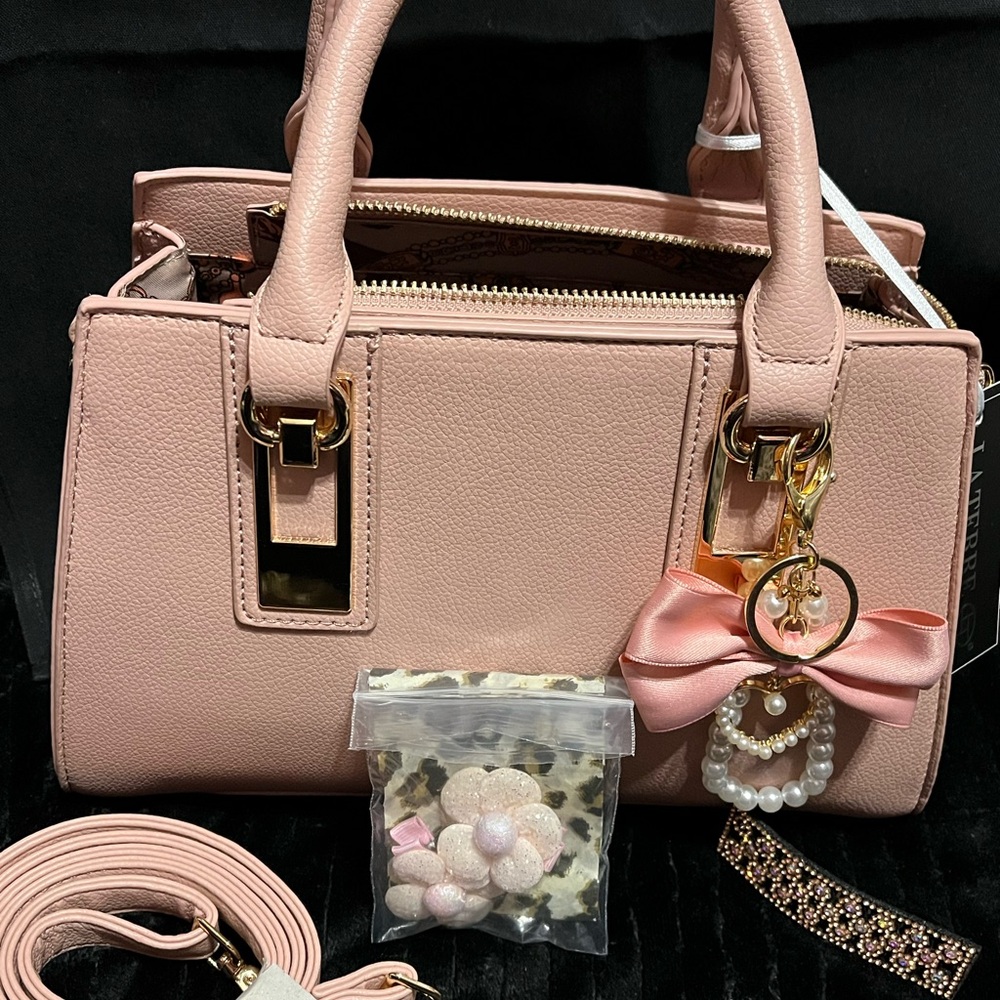 🛑SOLD🛑 Elegant Pink Handbag with free Charm and other free gifts as well